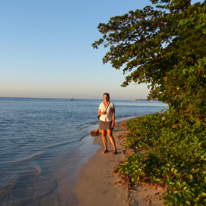 108-Strandspaziergang-Westend-Roatan